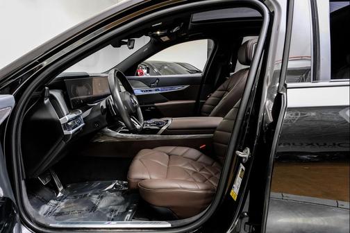 2023 BMW 740 i