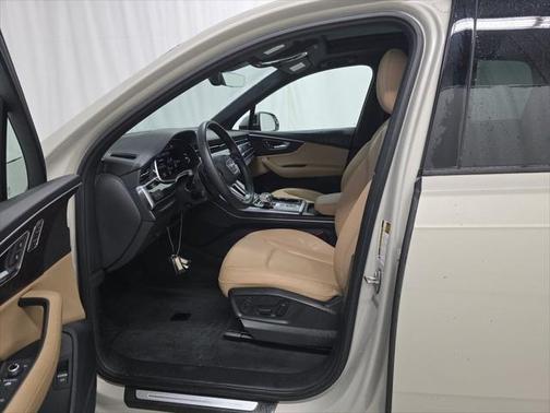 2023 Audi Q7 55 Premium Plus