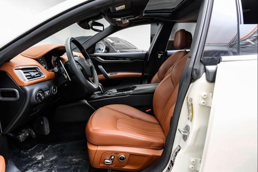 2023 Maserati Ghibli Modena