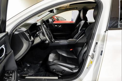 2024 Volvo S60 B5 Core Dark Theme