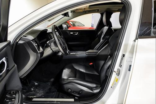 2024 Volvo S60 B5 Core Dark Theme