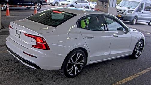 2024 Volvo S60 B5 Core Dark Theme
