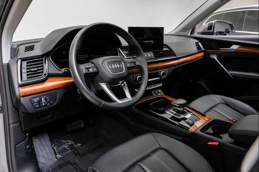 2023 Audi Q5 45 S line Premium Plus