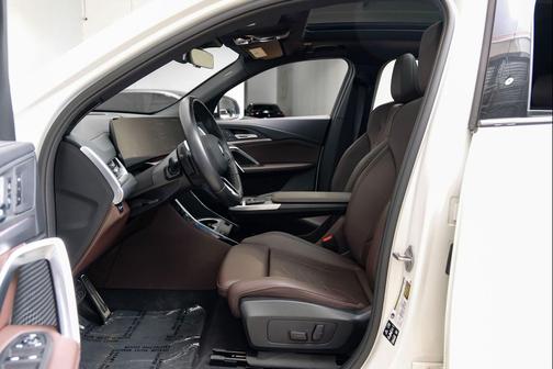 Alpine White 2025 BMW X2 xDrive28i