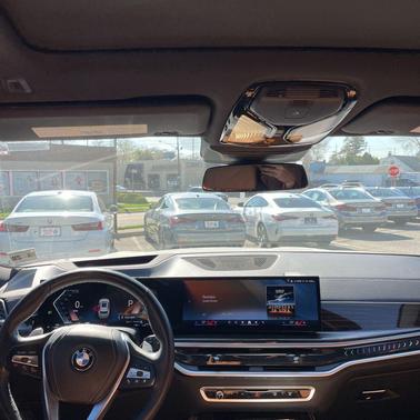 Mineral White Metallic 2024 BMW X5 xDrive40i