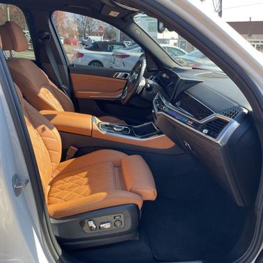 Mineral White Metallic 2024 BMW X5 xDrive40i