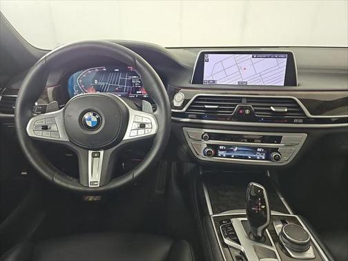 2022 BMW 740 i