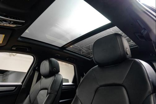 2023 Porsche Cayenne Platinum Edition