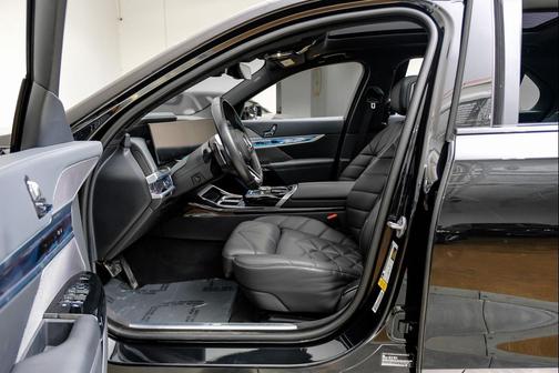 2023 BMW 740 i