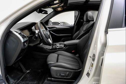 2025 BMW X4 xDrive30i