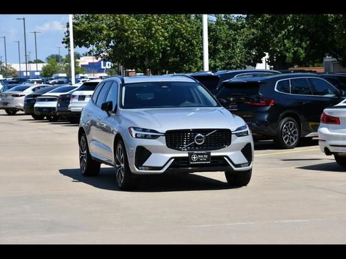 2025 Volvo XC60 B5 AWD Plus