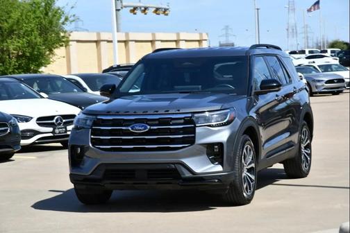 2025 Ford Explorer ST-Line 4WD