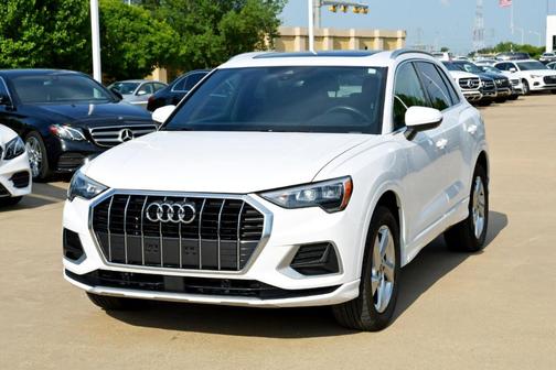 Photo 2 of 32 of 2021 Audi Q3 40 Premium