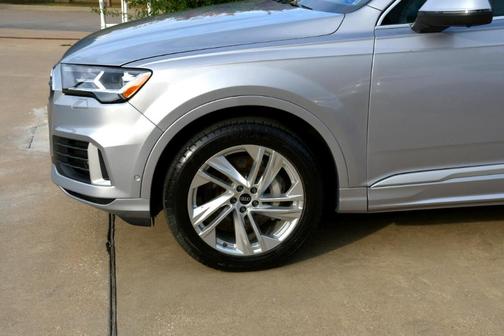 Photo 4 of 32 of 2021 Audi Q7 55 Premium Plus