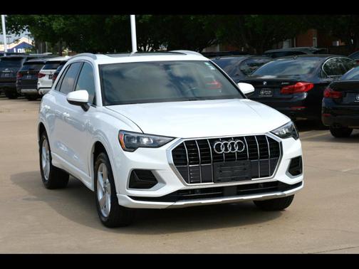 Photo 1 of 32 of 2020 Audi Q3 45 Premium