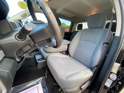 Photo 3 of 32 of 2016 RAM 1500 Tradesman