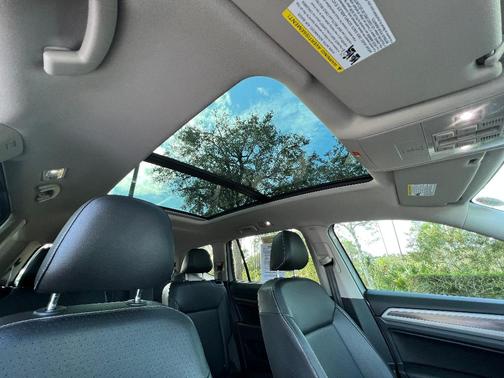 Photo 5 of 50 of 2021 Volkswagen Atlas 3.6 V6 SEL