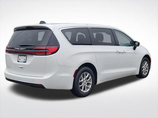 2025 Chrysler Pacifica L