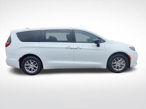 2025 Chrysler Pacifica L