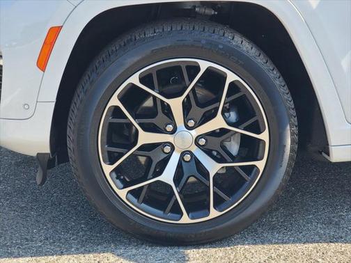 2022 Jeep Grand Cherokee Summit