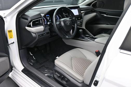 Ice Cap 2023 Toyota Camry SE