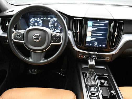 Ice White 2020 Volvo XC60 T5 Momentum