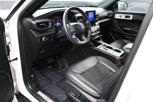 Star White Metallic Tri-Coat 2023 Ford Explorer ST-Line
