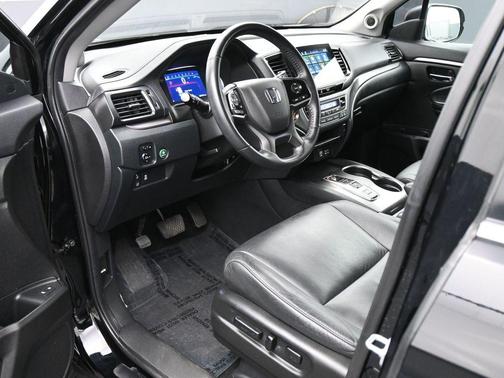 Crystal Black Pearl 2022 Honda Pilot 2WD EX-L