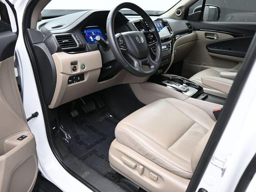 2022 Honda Pilot Touring 8-Passenger