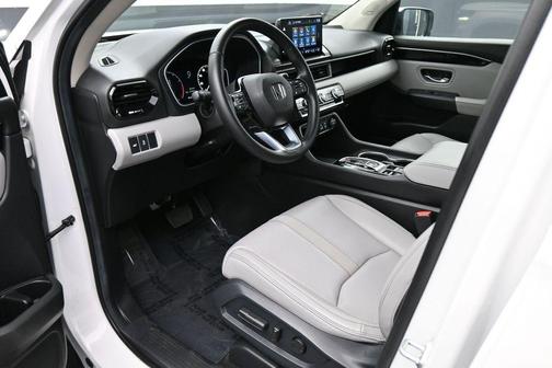 Platinum White Pearl 2024 Honda Pilot Touring 8-Passenger