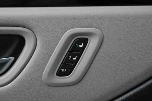 Platinum White Pearl 2024 Honda Pilot Touring 8-Passenger