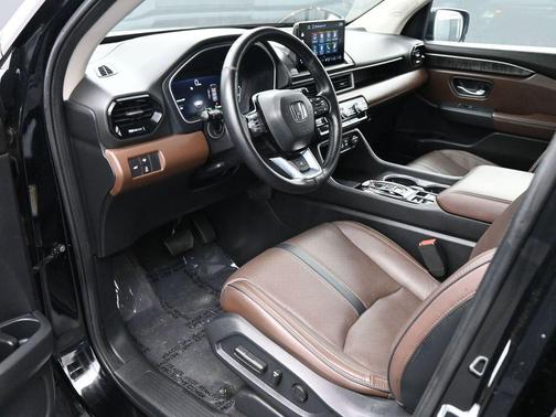 Crystal Black Pearl 2024 Honda Pilot Elite