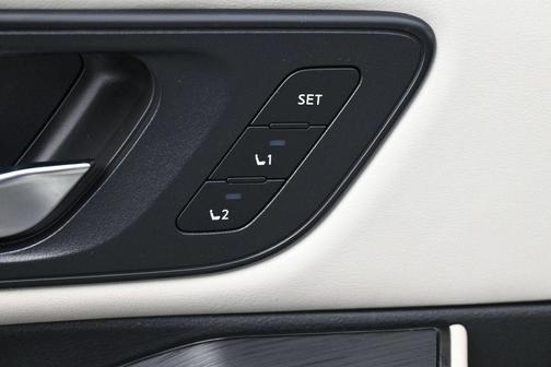 Pearl White Tricoat/Super Black 2023 Nissan Rogue SL
