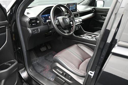Crystal Black Pearl 2025 Honda Pilot Black Edition