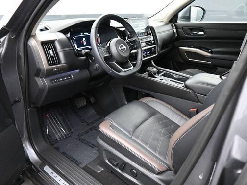 2024 Nissan Pathfinder Platinum FWD