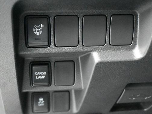 Glacier White 2022 Nissan Frontier SV