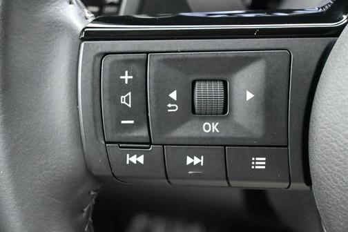 Super Black 2023 Nissan Pathfinder SL FWD