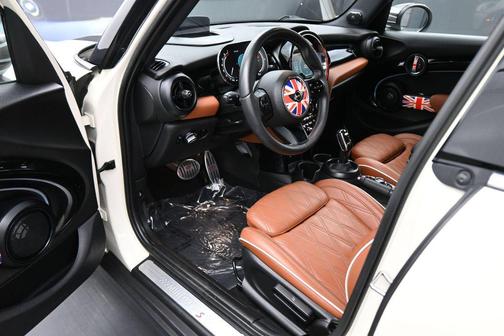 Pepper White 2023 MINI Hardtop Cooper S