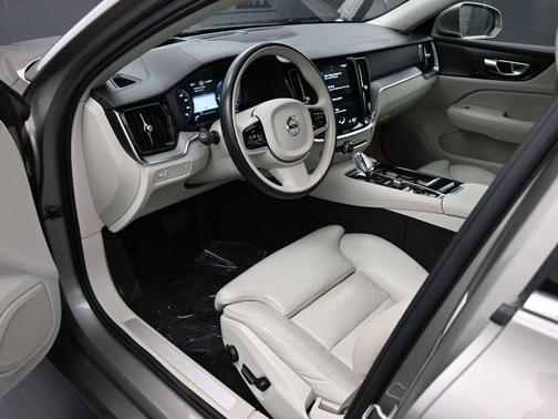 2021 Volvo S60 Recharge Plug-In Hybrid T8 Inscription