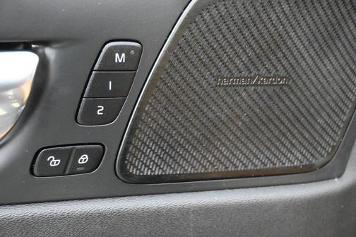 Onyx Black Metallic 2020 Volvo XC60 T6 Inscription