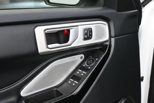 Star White Metallic Tri-Coat 2023 Ford Explorer ST