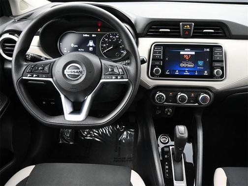 2022 Nissan Versa 1.6 SV