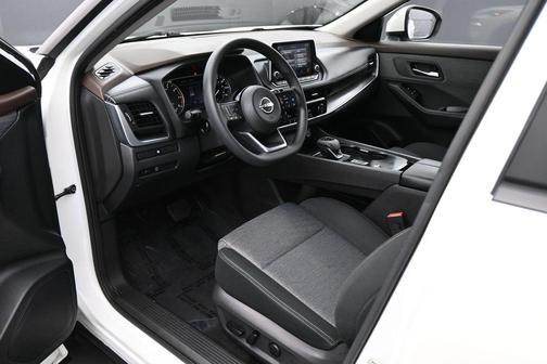 Pearl White Tricoat 2023 Nissan Rogue SV