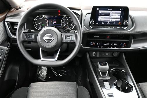 Pearl White Tricoat 2023 Nissan Rogue SV