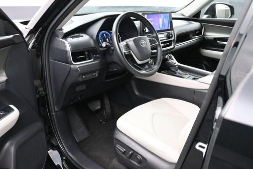 Midnight Black Metallic 2024 Toyota Grand Highlander XLE