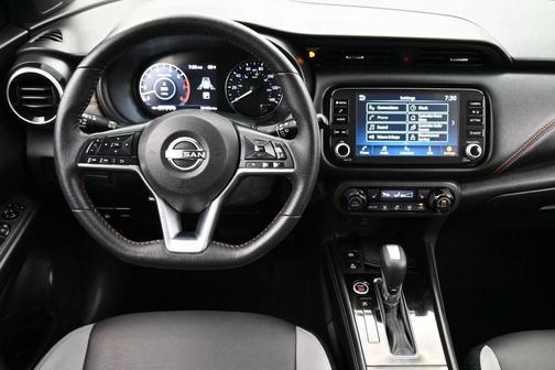 Super Black 2023 Nissan Kicks SR
