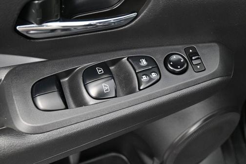 Super Black 2023 Nissan Kicks SR