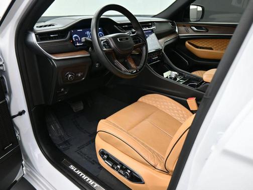 2023 Jeep Grand Cherokee Summit