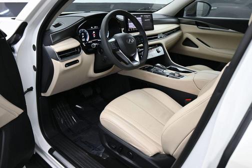 Majestic 2023 INFINITI QX60 Luxe