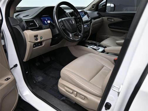 2022 Honda Pilot Touring 8-Passenger